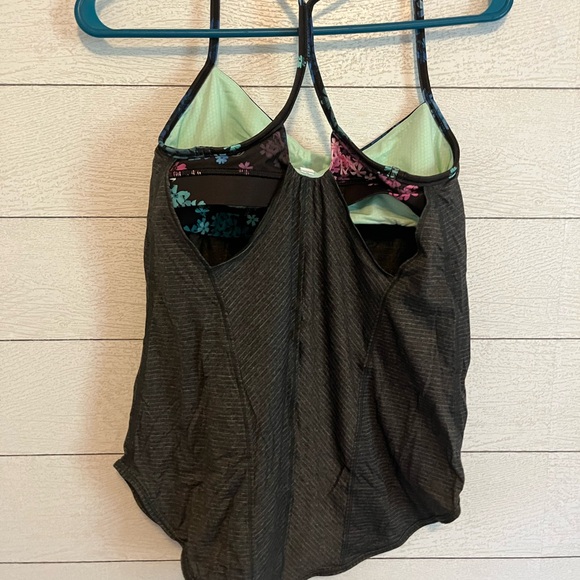 Lululemon Roll Out Tank
Heathered Black / Petal Pop Multi / Black - Picture 2 of 3